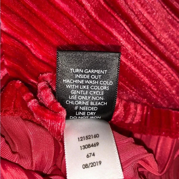 Torrid 2 Red Velvet Goddess Tank Plus 2X 18W 20W High Neck Top Pleated Regency - Picture 10 of 10